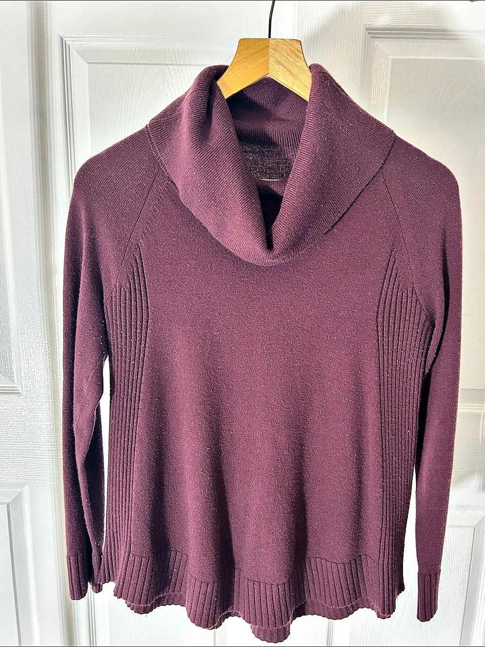LOFT Cowl Neck Sweater in Burgundy Size Small petite Like New